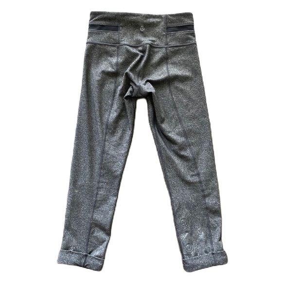 Sz2 Lululemon Vintage crops Heathered Black with Embossed Logo and feathers EUC - Picture 4 of 8